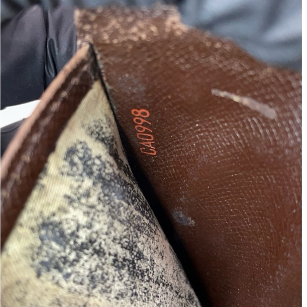Louis Vuitton authentic damier ebene Wallet - Picture 10 of 10